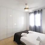 Wake Up By The Sea In Your Cozy Corner Apartament