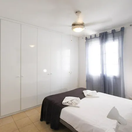 Wake Up By The Sea In Your Cozy Corner Appartement