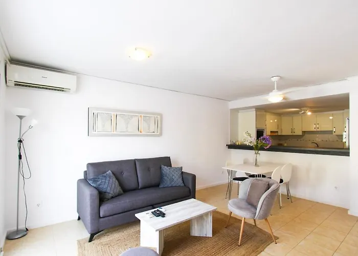 Wake Up By The Sea In Your Cozy Corner דירה דניה