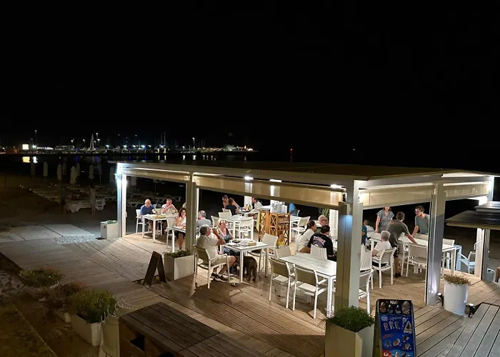 Wake Up By The Sea In Your Cozy Corner דירה דניה